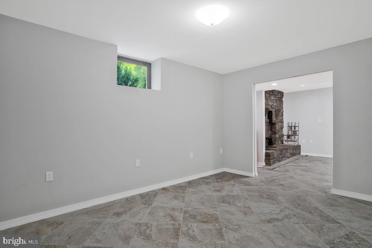 Living - 8149 Ventnor Rd, Pasadena, MD 21122 photo 2 of 2