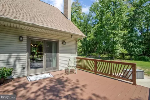 Exterior - 8149 Ventnor Rd, Pasadena, MD 21122 photo 3 of 7