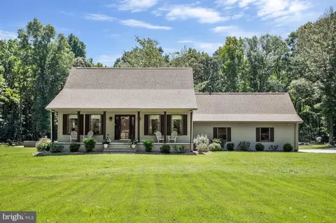 8149 Ventnor Rd, Pasadena, MD 21122
