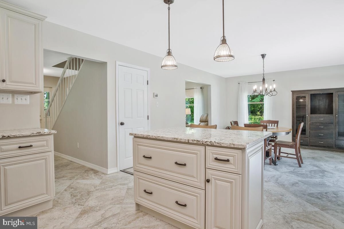 Entry Way - 8149 Ventnor Rd, Pasadena, MD 21122 photo 3 of 4