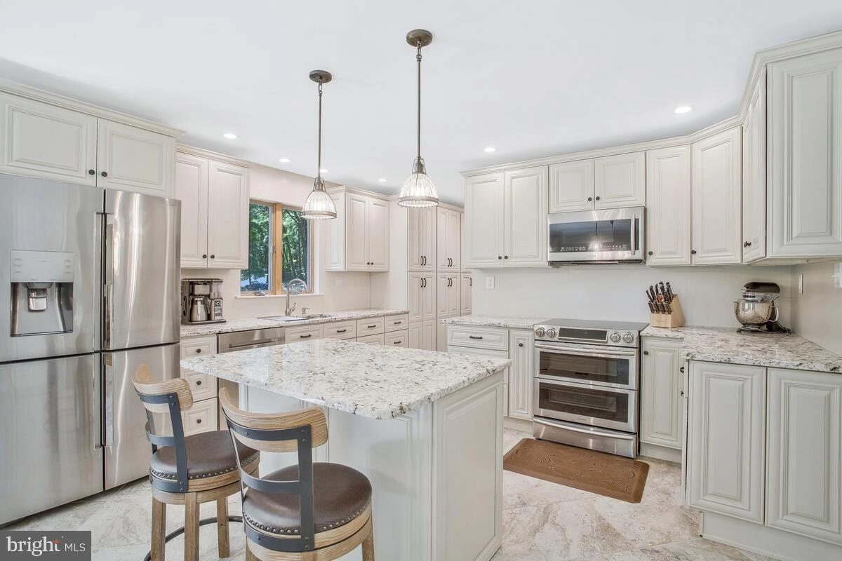 Kitchen - 8149 Ventnor Rd, Pasadena, MD 21122 photo 1 of 2
