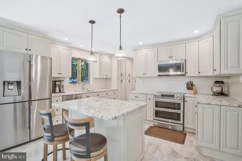 Kitchen - 8149 Ventnor Rd, Pasadena, MD 21122 photo 1 of 2