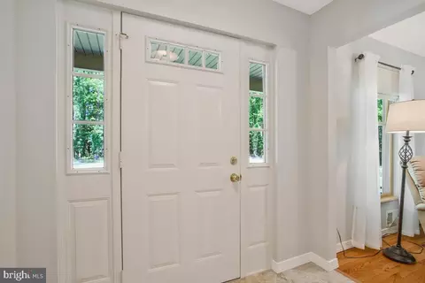 Entry Way - 8149 Ventnor Rd, Pasadena, MD 21122 photo 2 of 4