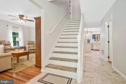 Entry Way - 8149 Ventnor Rd, Pasadena, MD 21122 photo 1 of 4