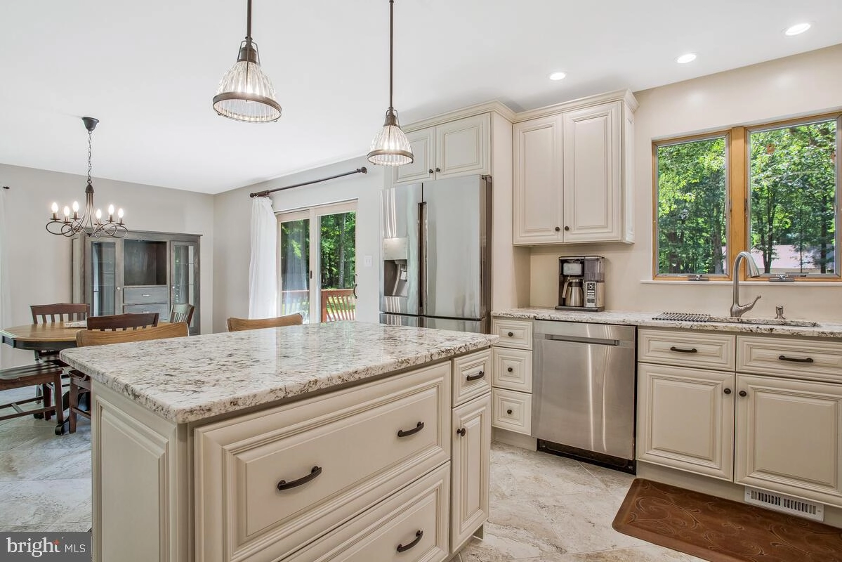 Kitchen - 8149 Ventnor Rd, Pasadena, MD 21122 photo 2 of 2