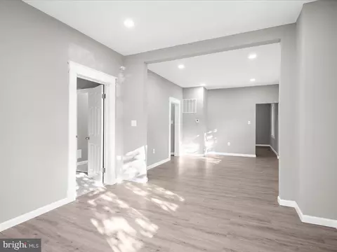 Living - 213 Franklin Ave, Brooklyn, MD 21225 photo 3 of 5