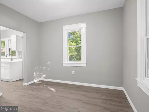Entry Way - 213 Franklin Ave, Brooklyn, MD 21225 photo 4 of 5