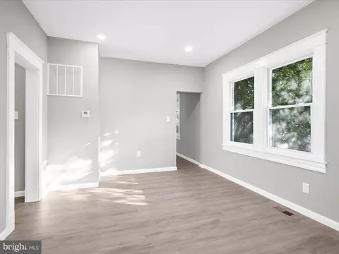 Living - 213 Franklin Ave, Brooklyn, MD 21225 photo 4 of 5