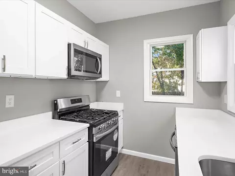 Kitchen - 213 Franklin Ave, Brooklyn, MD 21225 photo 2 of 5