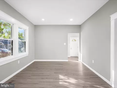 Living - 213 Franklin Ave, Brooklyn, MD 21225 photo 1 of 5