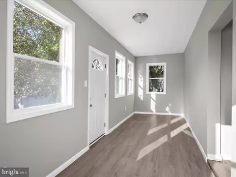Entry Way - 213 Franklin Ave, Brooklyn, MD 21225 photo 2 of 5