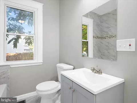 Bath - 213 Franklin Ave, Brooklyn, MD 21225 photo 1 of 4