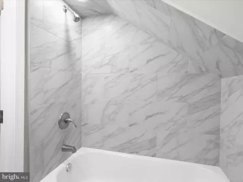Bath - 213 Franklin Ave, Brooklyn, MD 21225 photo 3 of 4