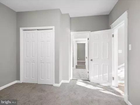 Entry Way - 213 Franklin Ave, Brooklyn, MD 21225 photo 3 of 5