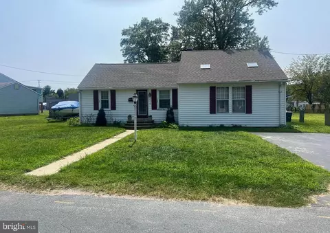 2915 Gladnor Rd, Pasadena, MD 21122