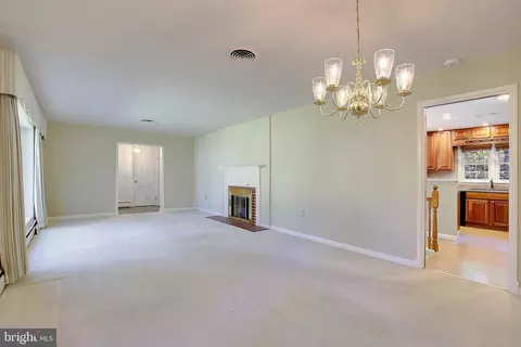 547 Higgins Dr, Odenton, MD 21113 photo 9