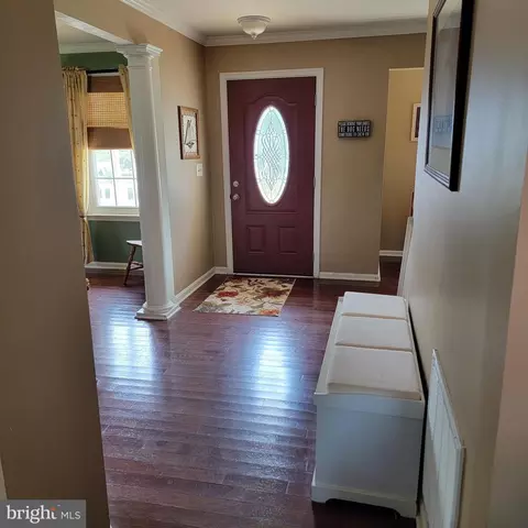 Entry Way - 110 Elliott Pl, Edgewater, MD 21037 photo 4 of 6