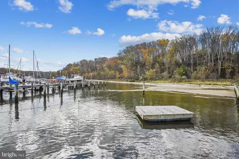 View/Area - 3423 S River Ter, Edgewater, MD 21037 photo 8 of 10