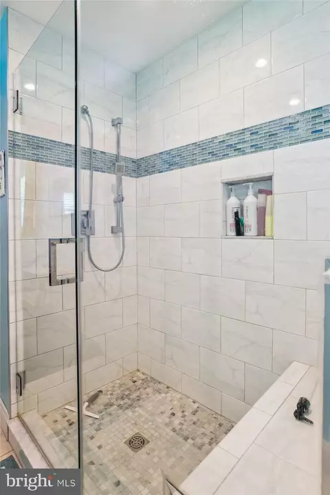Bath - 3423 S River Ter, Edgewater, MD 21037 photo 3 of 4