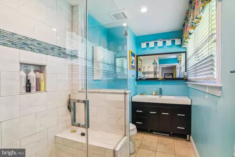 Bath - 3423 S River Ter, Edgewater, MD 21037 photo 2 of 4