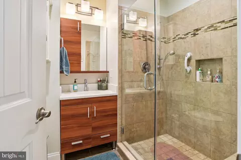 Bath - 3423 S River Ter, Edgewater, MD 21037 photo 4 of 4