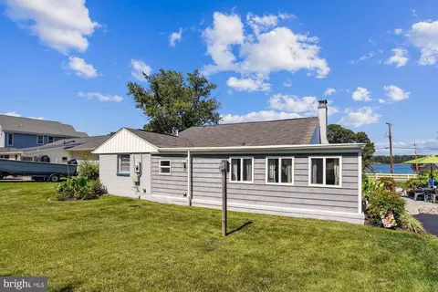 Exterior - 3423 S River Ter, Edgewater, MD 21037 photo 7 of 22