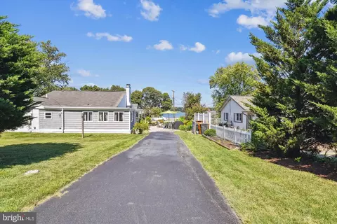 Exterior - 3423 S River Ter, Edgewater, MD 21037 photo 9 of 22