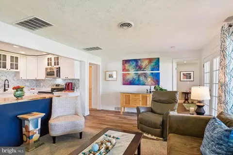 Living - 3423 S River Ter, Edgewater, MD 21037 photo 4 of 4