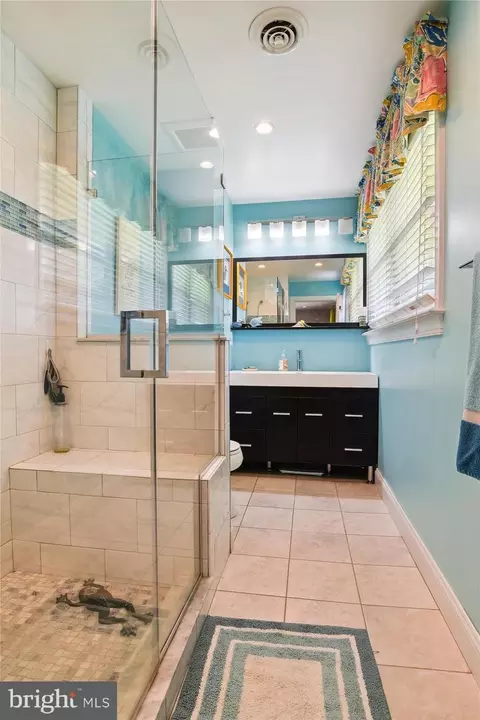 Bath - 3423 S River Ter, Edgewater, MD 21037 photo 1 of 4