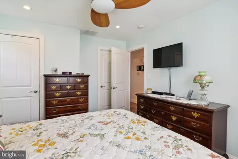 Bedroom - 3423 S River Ter, Edgewater, MD 21037 photo 5 of 5