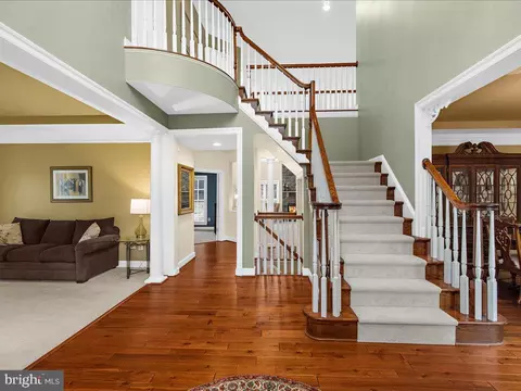 Entry Way - 1509 Devere Dr, Pasadena, MD 21122 photo 3 of 9
