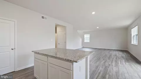 Entry Way - 832 Hillside Ave, Edgewater, MD 21037 photo 6 of 21