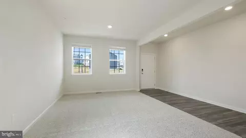 Entry Way - 832 Hillside Ave, Edgewater, MD 21037 photo 2 of 21