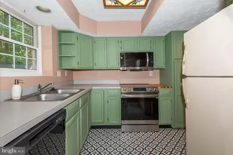Kitchen - 7523 Harmans Rd, Harmans, MD 21077 photo 4 of 5