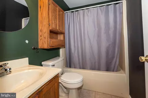 Bath - 7523 Harmans Rd, Harmans, MD 21077 photo 2 of 3