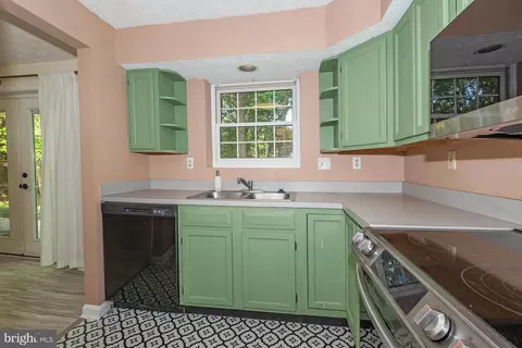 Kitchen - 7523 Harmans Rd, Harmans, MD 21077 photo 5 of 5