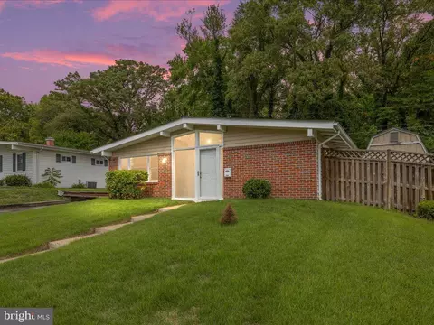 1328 Aster Dr, Glen Burnie, MD 21061