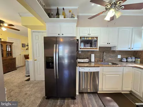 254 Meadow Rd, Pasadena, MD 21122 photo 8