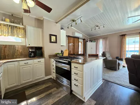 254 Meadow Rd, Pasadena, MD 21122 photo 9