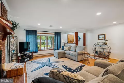 1496 Heron Rd, Pasadena, MD 21122 photo 3