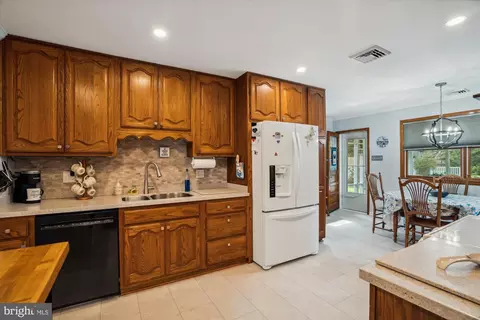 1496 Heron Rd, Pasadena, MD 21122 photo 10