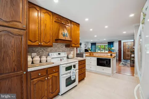 1496 Heron Rd, Pasadena, MD 21122 photo 11