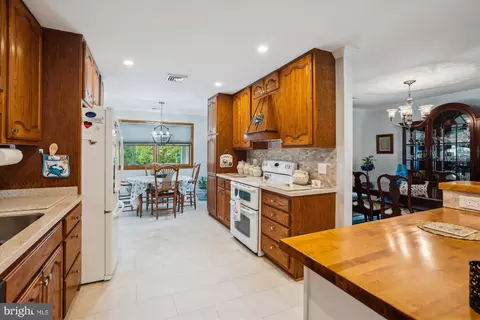 1496 Heron Rd, Pasadena, MD 21122 photo 12