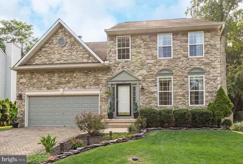 1214 Mariners Cove Ln, Pasadena, MD 21122