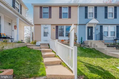255 Woodoak Ct, Glen Burnie, MD 21061