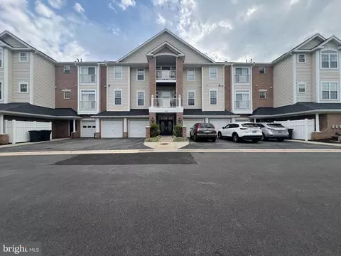 410 Hamlet Club Dr #306, Edgewater, MD 21037