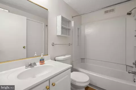 Bath - 8046 E Abbey Ct #8046E, Pasadena, MD 21122 photo 2 of 2