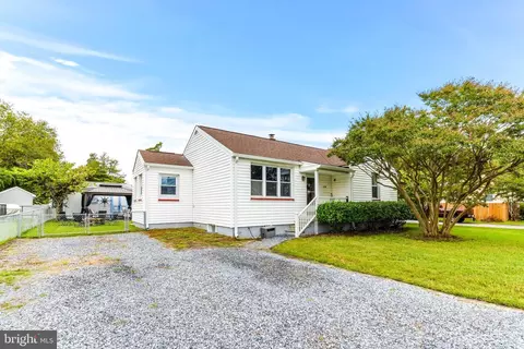 114 Montrose Rd, Pasadena, MD 21122