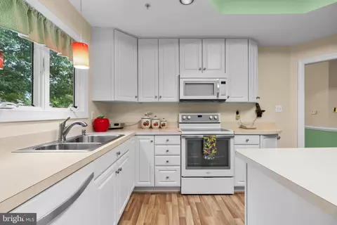 322 Colony Point Pl, Edgewater, MD 21037 photo 12