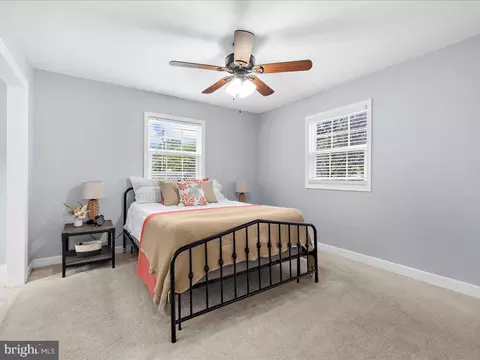 Bedroom - 915 Hillside Ave, Edgewater, MD 21037 photo 1 of 7